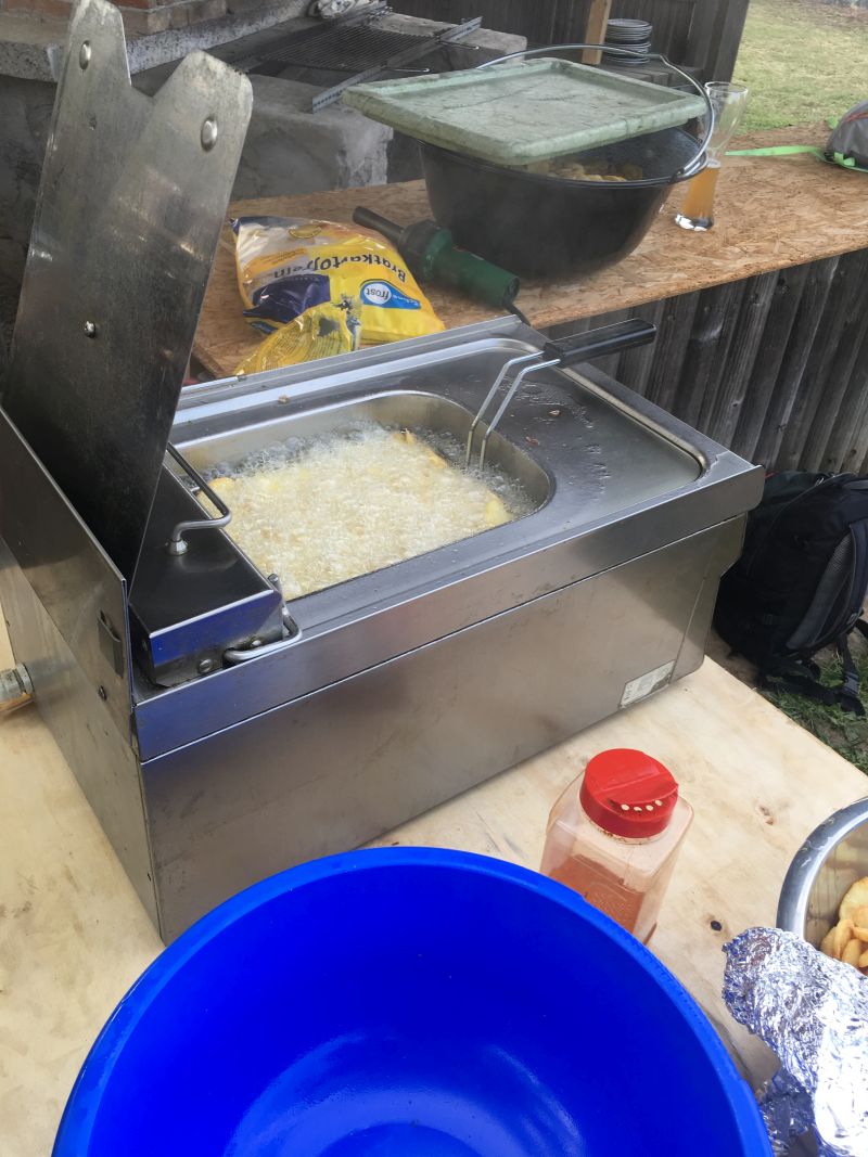 Friteuse an am Veranstaltungsabend, ElternIni
